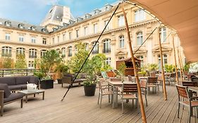 Crowne Plaza Paris Republique 4*